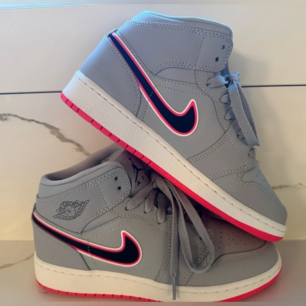 Air Jordan 1 Mid Wolf Grey Racer Pink Black (GS) - 5Y (Womans 6.5)